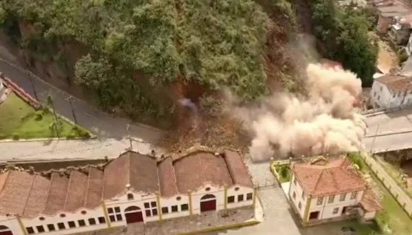 O momento em que o deslizamento de terra engole casarões históricos em Ouro Preto/MG - Foto: Primus Drone
