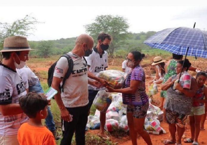 Os R$ 30 milhões arrecadados na campanha equivalem a 600 mil cestas básicas que estão sendo entregues à população do sul da Bahia - Foto: reprodução / @CufaBrasil / Instagram