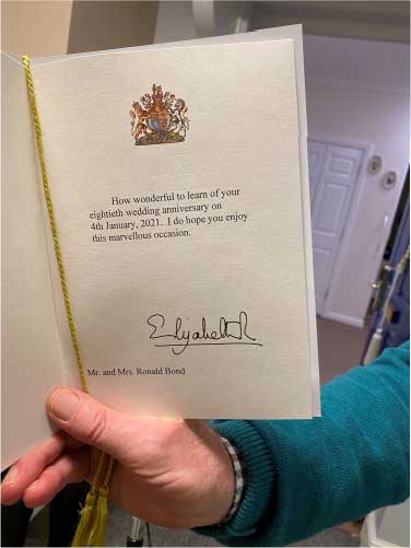 Ano passado, o casal recebeu um cartão da rainha Elizabeth - Foto: arquivo pessoal