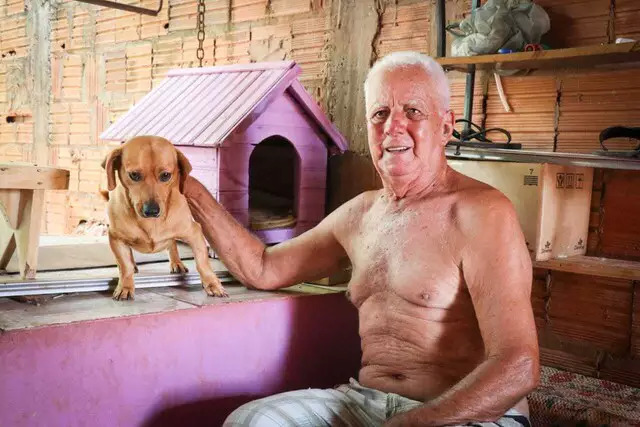 Jorge, dono do Fubá, construiu a rampa para o pequeno se divertir. Foto: Henrique Kawaminami/ Campo Grande News