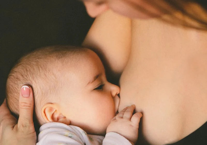 Células vivas no leite materno humano podem ajudar os cientistas a descobrir tratamentos inovadores para o câncer de mama - Foto: Pexels