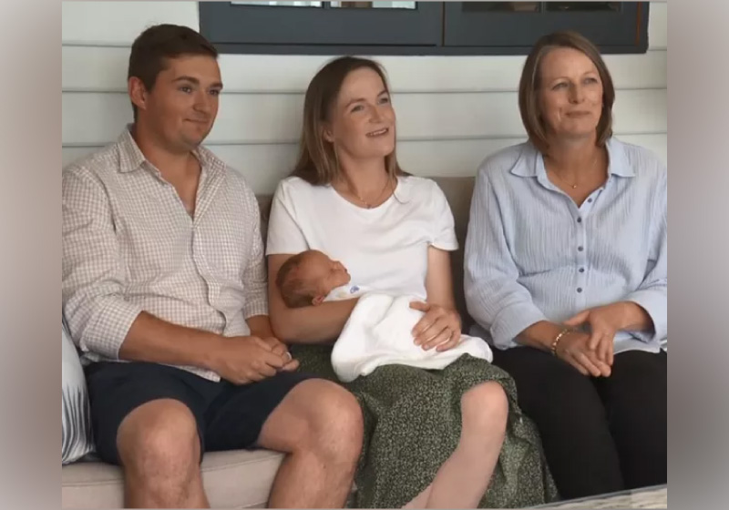 A família passou por um processo demorado, mas a avó conseguiu gerar o próprio neto por inseminação artificial - Foto: reprodução 7 News