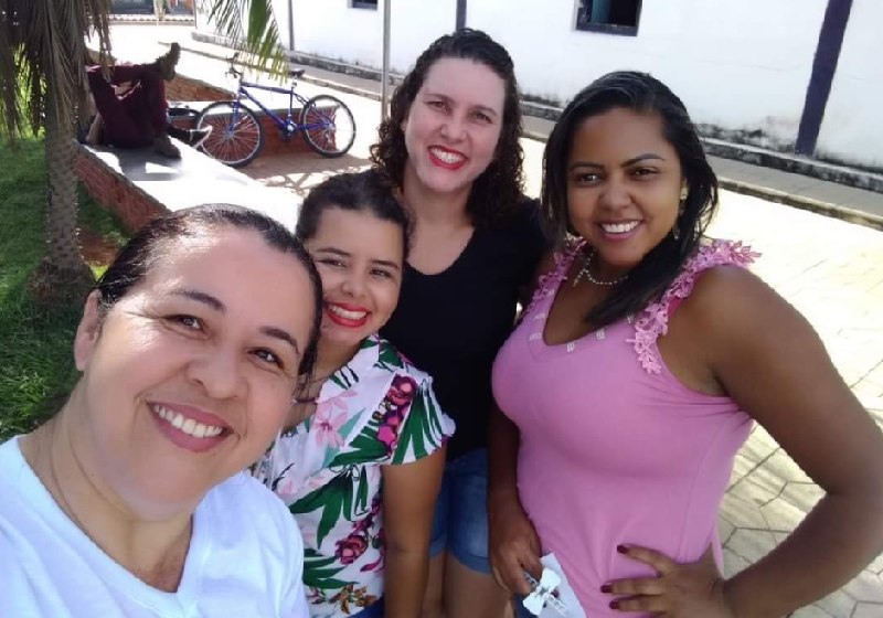 Líder de Negócios Luana Alkmin e consultoras no projeto que ajuda combater a evasão escolar - Foto / arquivo pessoal