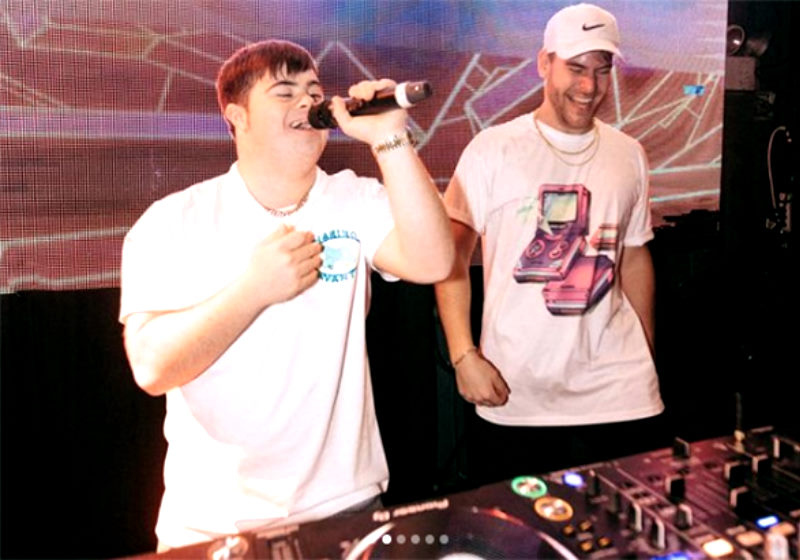 Arik Ancelin e o DJ de renome mundial Nitti apresentaram sua nova música "True Colors" em uma boate de Orlando neste fim de semana Foto: Instagram