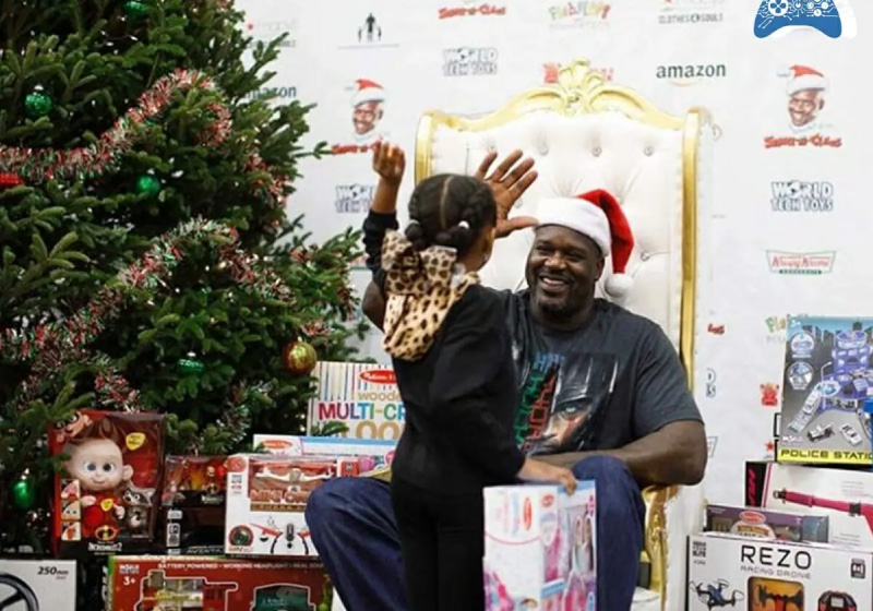 O ex-atleta de basquete Shaquille O'Neal distribuiu brinquedos para crianças carentes nos Estados Unidos - Foto: Shaq Foundation