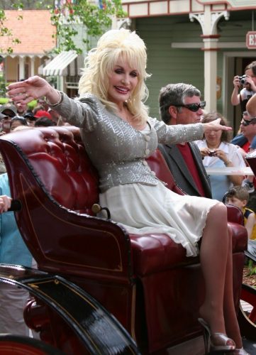 Dolly Parton empresária e criadora do Dollywood - Foto: divulgação