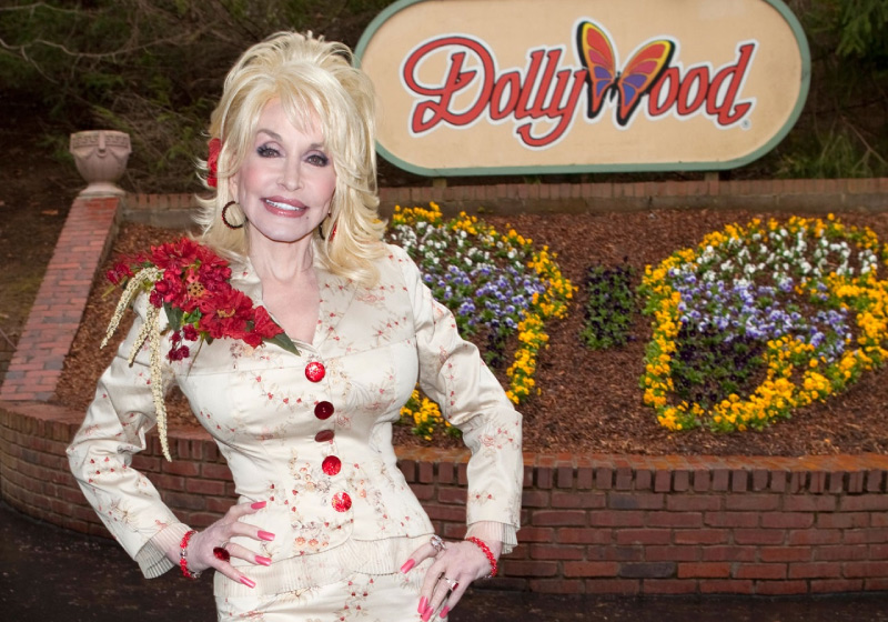 O parque temático Dollywood já é conhecido por gerar benefícios para os funcionários - Foto: divulgação