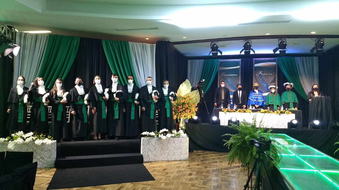 Os alunos na colação de grau do Bruce - Foto: reprodução / URI