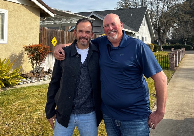 Randy Waites (à dir) com seu irmão Edward Waites, descoberto em reportagem na TV - Foto: Araceli Waites