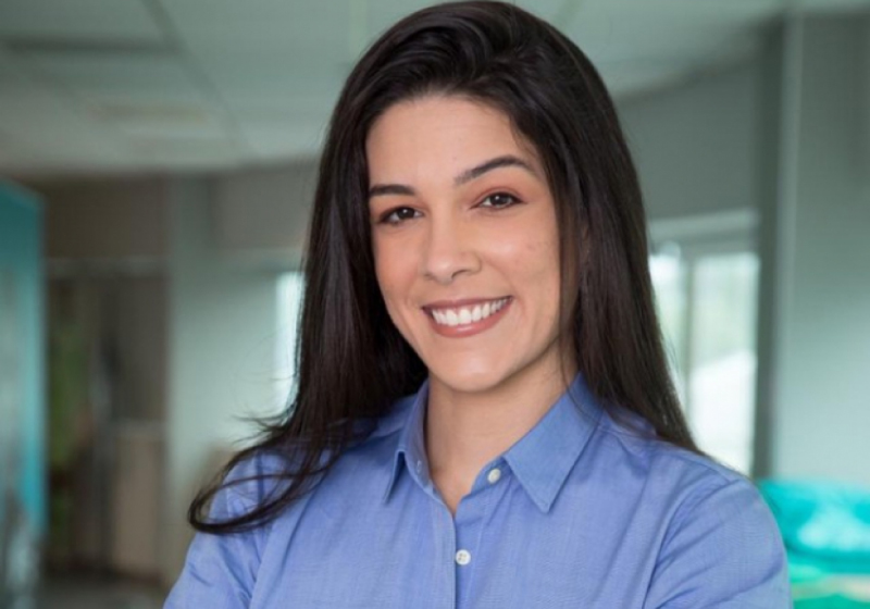 Renata Silveira é uma narradora experiente, mas será a 1ª mulher a ocupar o posto na Rede Globo - Foto: divulgação