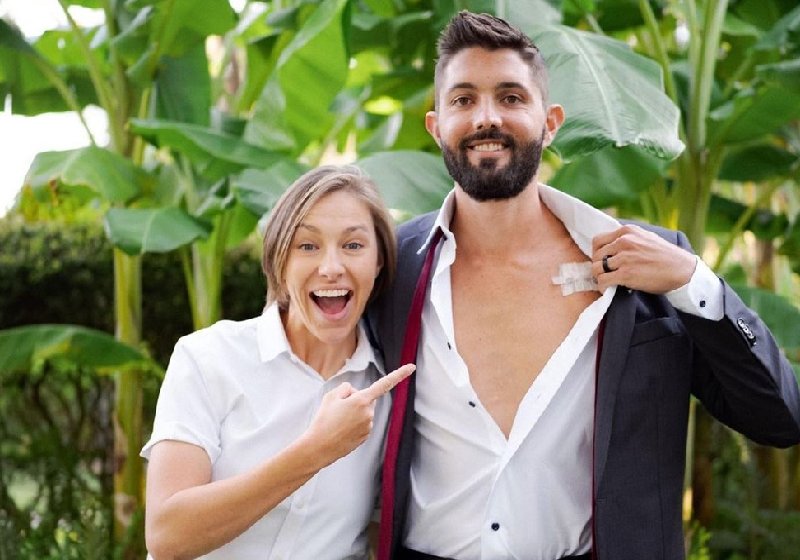 Amy, a mulher que salvou o noivo Sam de uma parada cardíaca foi convidada para o casamento - Foto: reprodução /Instagram