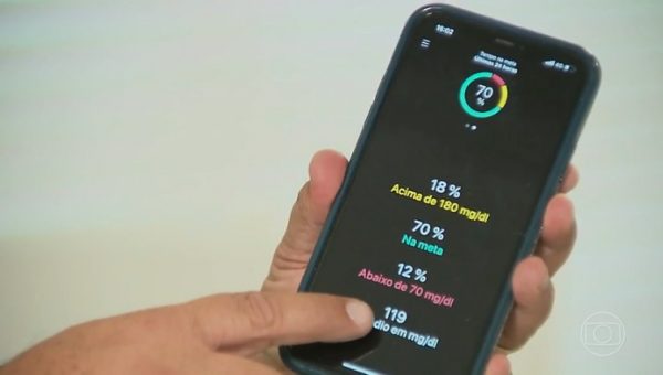 O pâncreas artificial funciona por bluetooth - Foto: reprodução / TV Globo / JN