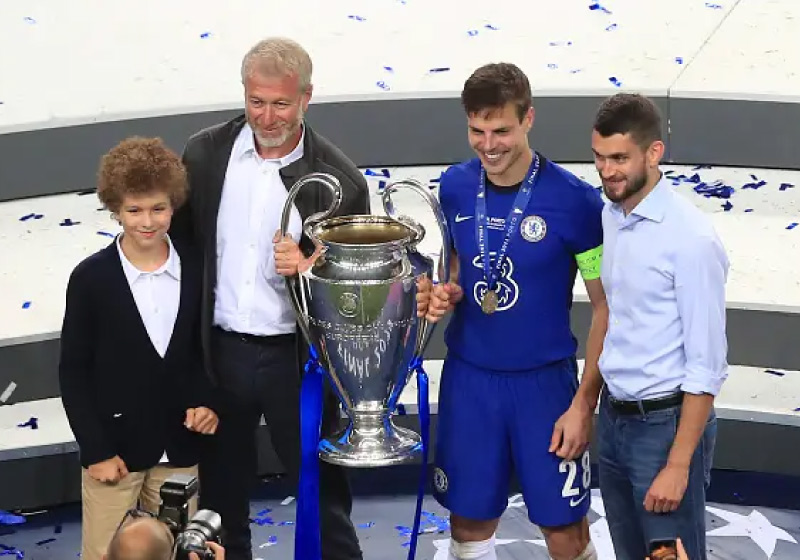 Roman Abramovich declarou que o valor da venda do Chelsea será destinado às vitimas da guerra entre Rússia e Ucrânia - Foto: Getty Images