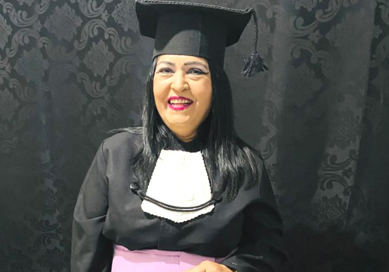 Ana Lucia, 59, formada em Pedagogia, vai colar grau em 11 de março de 2022 Foto: Acervo Pessoal