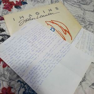 A carta que Karlo escreveu para a filha antes dela nascer e escondeu no LP de John Lennon - Foto: arquivo pessoal