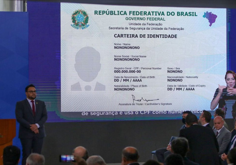 O modelo da nova carteira de identidade foi apresentado em fevereiro e todos os estados devem começar a emissão agora em março - Foto: divulgação Governo Federal