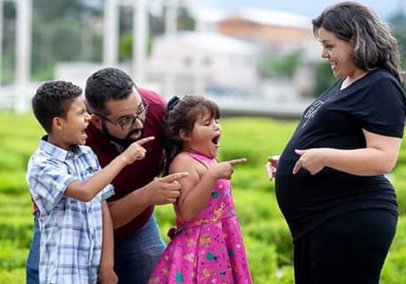 Depois da adoção do filho autista vítima de maus tratos, Amanda foi presenteada com uma gravidez, o Tobias! - Foto: Arquivo Pessoal