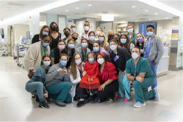 Chi Chi e a equipe médica do hospital - Foto: Haley Ricciardi