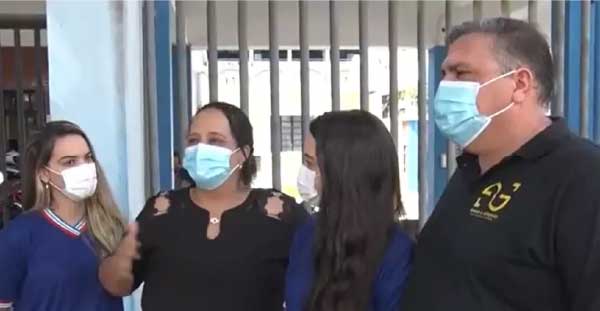 Samyra e Sarah com os pais, Flávia e Joaquim - Foto: reprodução TV Bahia