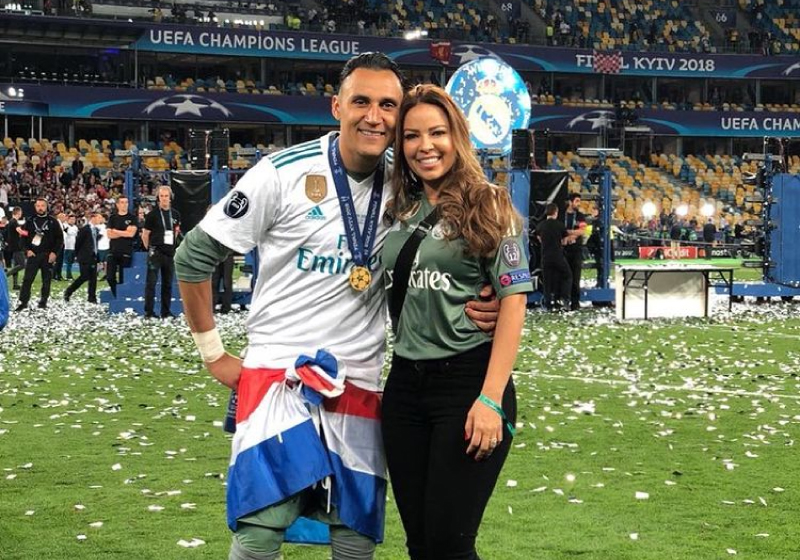 O goleiro do PSG, Keylor Navas e a esposa Andrea deram teto, roupa e alimento para 30 refugiados ucranianos - Foto: reprodução Instagram