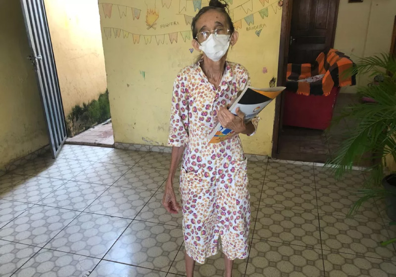 ,Dona Calu resolveu começar a estudar aos 71 anos em Teresina — Foto: Layza Mourão