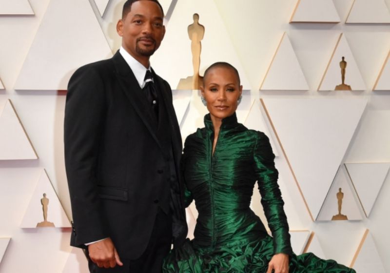A alopecia da mulher de Will Smith tomou uma proporção maior após o marido dar um tapa em Chris Rock durante a premiação do Oscar. - Foto: Getty Images