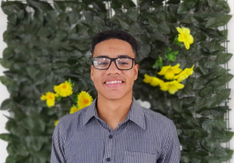 João vai estudar Ciências da Computação e quer voltar para melhorar a comunidade onde viveu - Foto: divulgação
