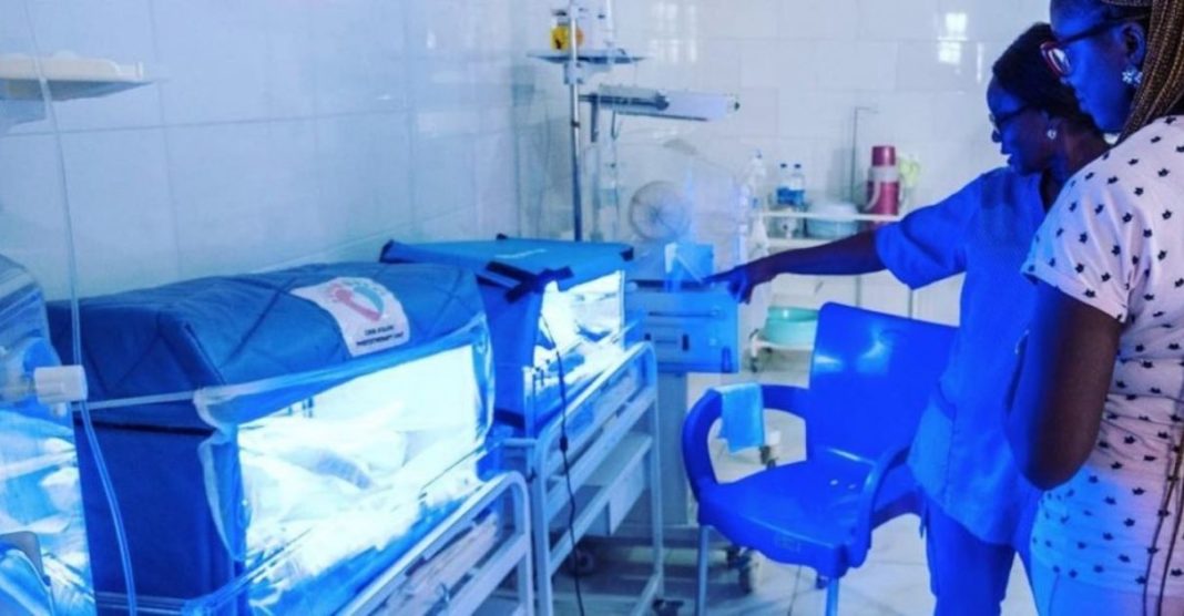 Berços da Virtue Oboro estão em 500 hospitais da Nigéria - Foto: Tiny Hearts / Facebook