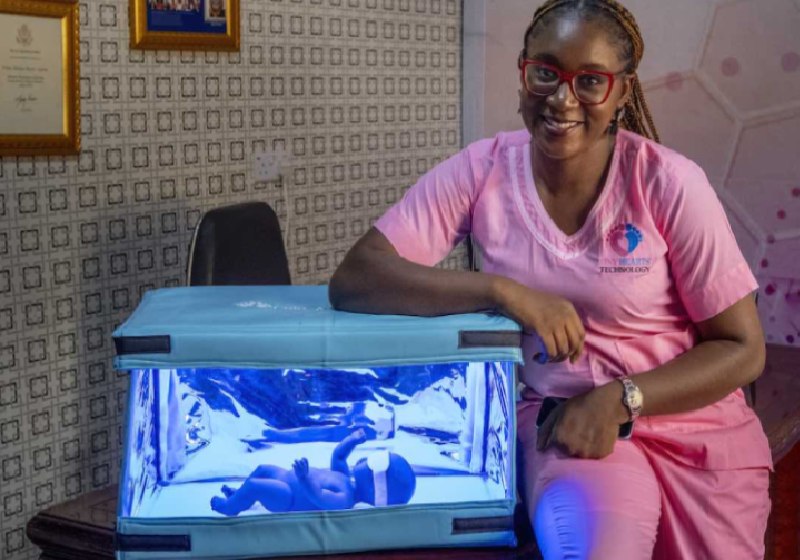 A designer nigeriana Virtue Oboro criou um berço à energia solar que cura a icterícia em locais sem energia elétrica - Foto: Benson Ibeabuchi / GGImages / RAEng