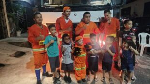 A história do Arthur com os garis é longa. Quando menorzinho, morria de medo do caminhão de lixo. Foto: Arquivo Pessoal