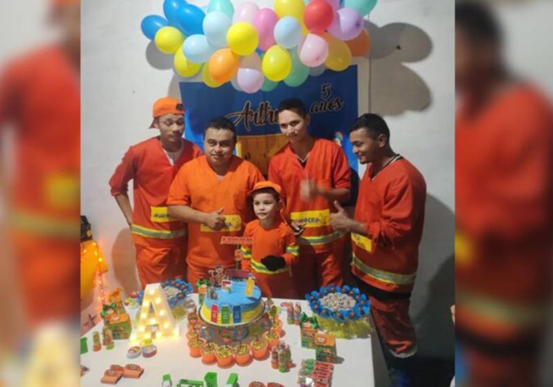 Garis se tornaram amigos do Arthur, que todo dia de coleta, faz questão de esperá-los. Foto: Arquivo Pessoal