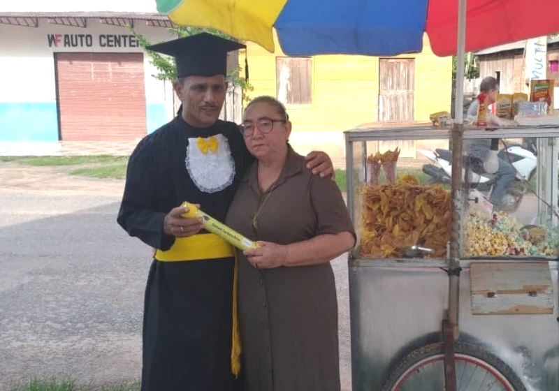 O vendedor de pipoca Samuel Cardoso Brito, de 52 anos, realizou um grande sonho Foto: Divulgação