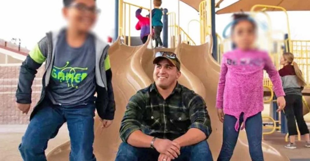 O policial e dois dos filhos adotados - Foto: reprodução