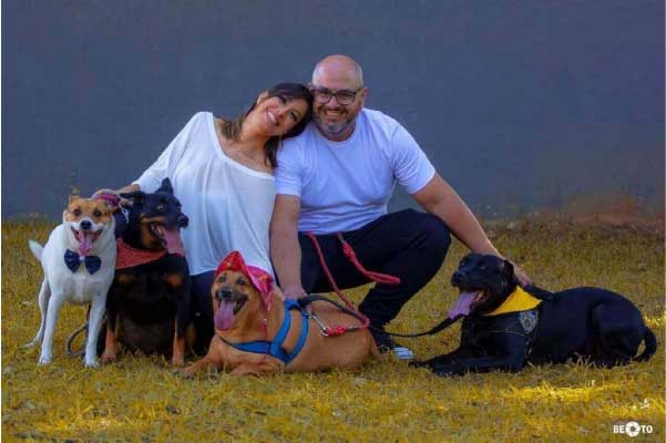 Glauciene já tem cinco cães, todos resgatados - Foto: arquivo pessoal