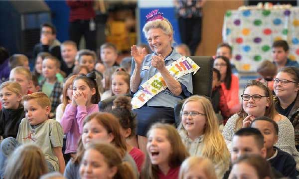 Frances foi homenageada também em vídeo - Chris Dorst