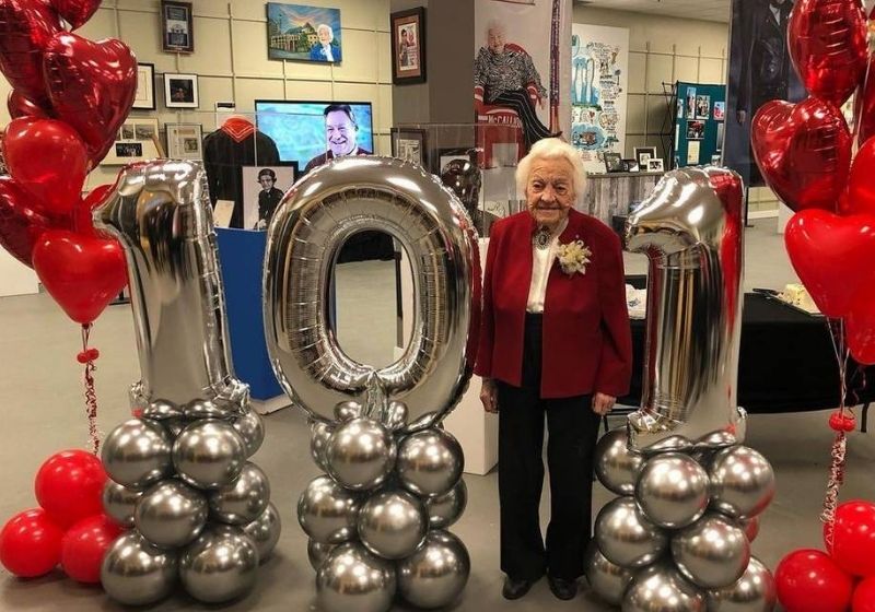 A alta confiabilidade da canadense Hazel McCallion no trabalho gerou homenagens e diversas felicitações. Foto: Reprodução/Instagram @hazalmccallion100official