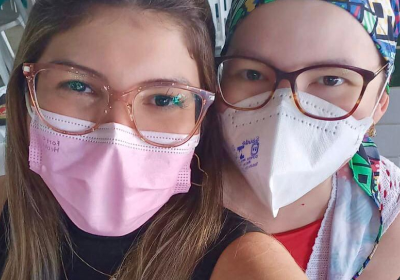 A profissional de saúde doará a medula óssea para a repórter, que enfrenta um linfoma agressivo desde 2021 - Foto: arquivo pessoal