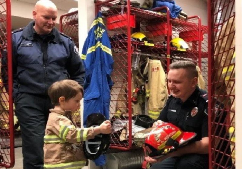 Oliver foi classificado para a turma de recrutas de 2034, como membro júnior dos bombeiros - Foto - Divulgação / Corpo de Bombeiros de Parksville