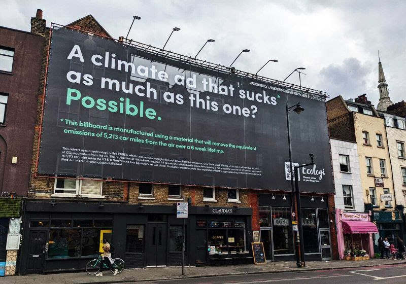 O Outdoor instalado em Londres faz parte da campanha pelo Dia Mundial da Terra e suga até 4 toneadas de CO2 Foto: LinkedIn/Candice Bender