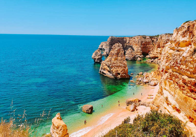 Portugal faz campanha para atrair 3 mil trabalhadores brasileiros e turistas do Brasil para ajudar na retomada do setor - Foto: Algarve/Pixabay