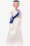 Barbie rainha Elizabeth II — Foto: Mattel Creations