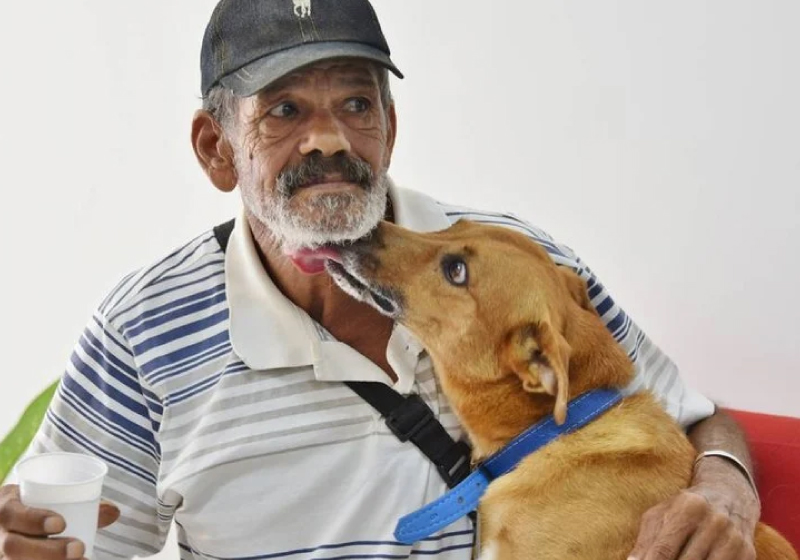 Seu Modesto pôde reencontrar o melhor amigo após algumas semanas longe - Foto: Clarildo Menezes