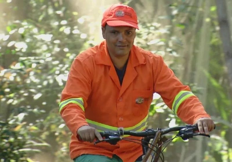 Você pode apoiar o Rogério pelo PIX: gari-pedagogia@sovaquinhaboa.com.br Foto: Reprodução