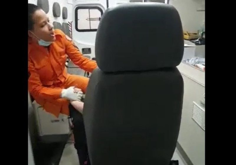 Priscilla Fiusa, bombeira e sargento no DF está sendo muito elogiada por cantar para acalmar vítima de acidente - Foto: CBMDF