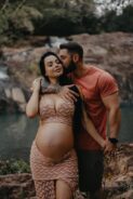 Polyana grávida com o marido Tiago - Foto: arquivo pessoal