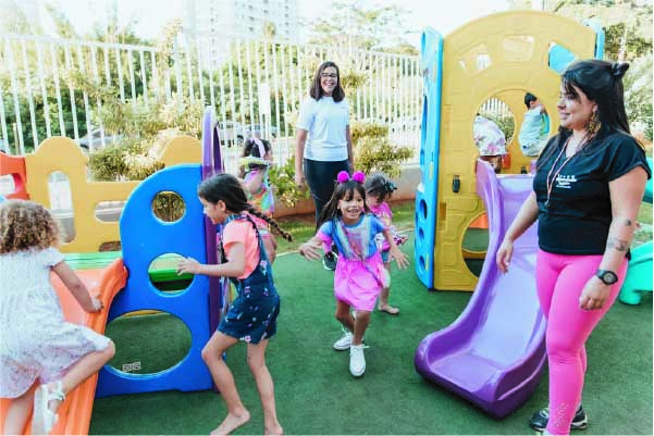 Isadora comemorou os 7 anos com festa temática e brincadeiras tradicionais — Foto: Reprodução/ Poliana Félix