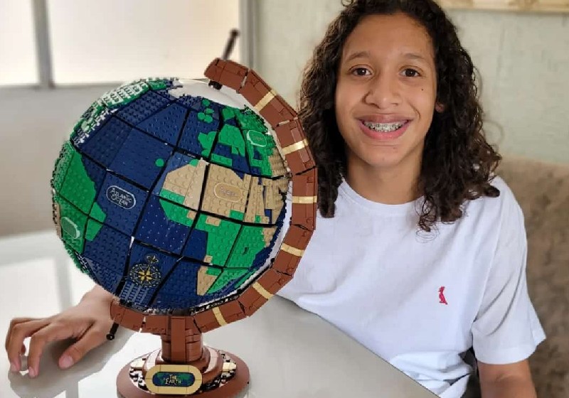 Davi tem 13 anos e é um menino autista que adora Lego e construções - Foto: reprodução / Instagram