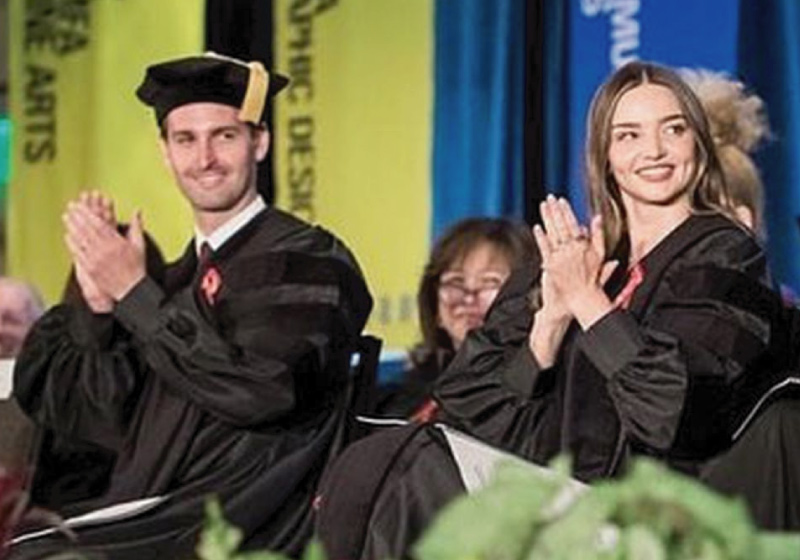 Evan Spiegel e a esposa Miranda Kerr doaram mais de US$ 10 milhões, destinados ao pagamento de dívidas estudantis - Foto: reprodução
