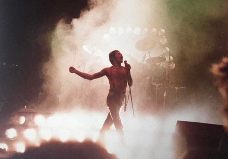 A foto foi tirada pela mãe, fã do Queen, quando foi a um show em 1980 Foto: reprodução/Reddit