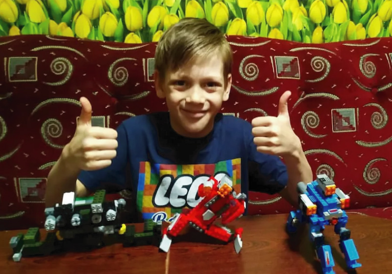 O pai de Andrii publicou no Facebook, pedindo Legos para o filho e pessoas de todo o mundo ajudaram - Foto: arquivo pessoal